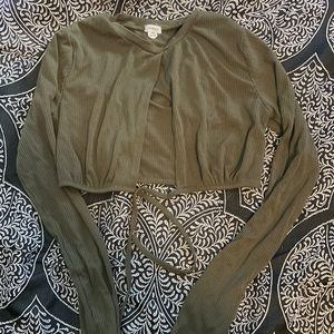 Garage cropped long sleeve with a tie chest slit